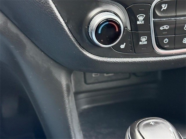 Chevrolet Equinox Vehicle Full-screen Gallery Image 18