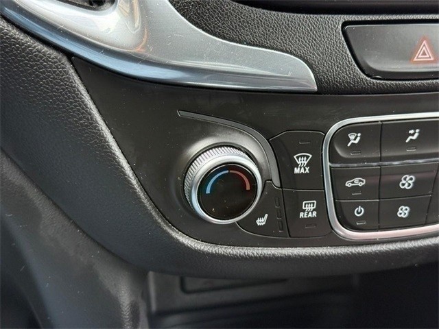 Chevrolet Equinox Vehicle Full-screen Gallery Image 19