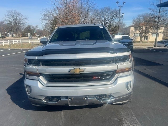 Chevrolet Silverado 1500 Vehicle Full-screen Gallery Image 2