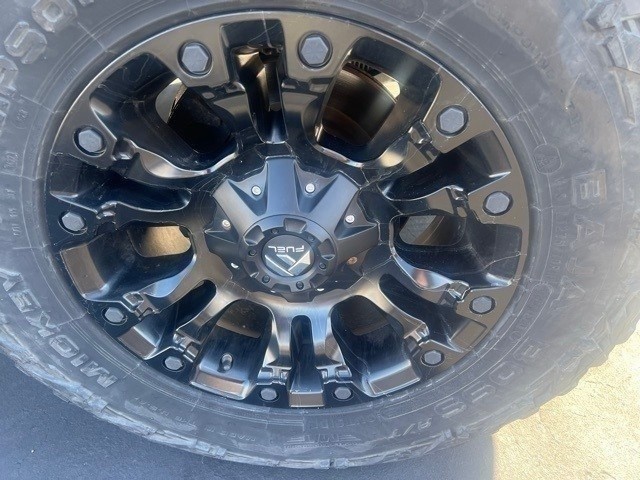 Chevrolet Silverado 1500 Vehicle Full-screen Gallery Image 4