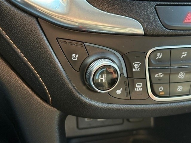 Chevrolet Equinox Vehicle Full-screen Gallery Image 23