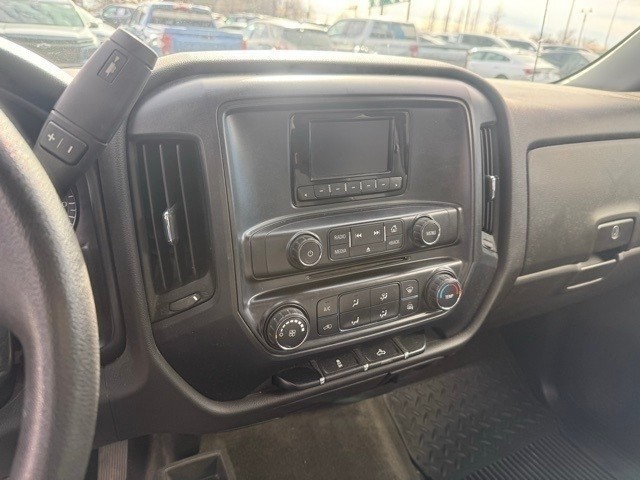 Chevrolet Silverado 1500 Vehicle Full-screen Gallery Image 4