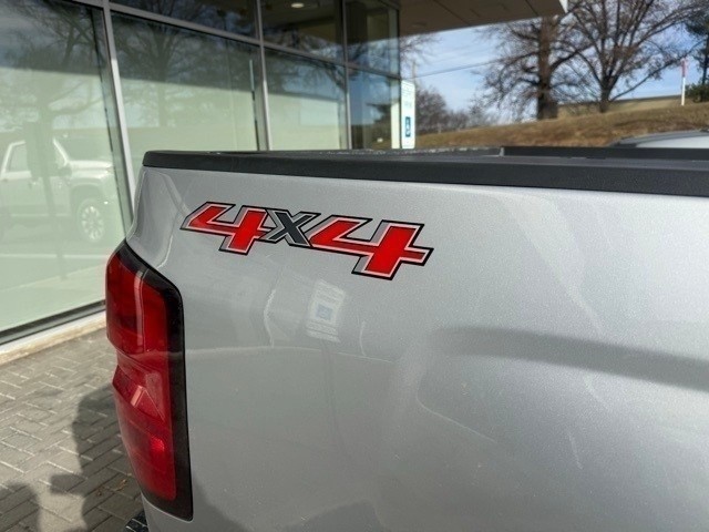 Chevrolet Silverado 1500 Vehicle Full-screen Gallery Image 8