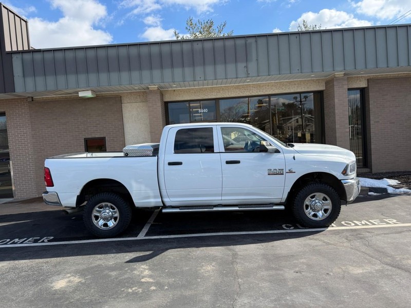 Ram 2500 Vehicle Full-screen Gallery Image 02