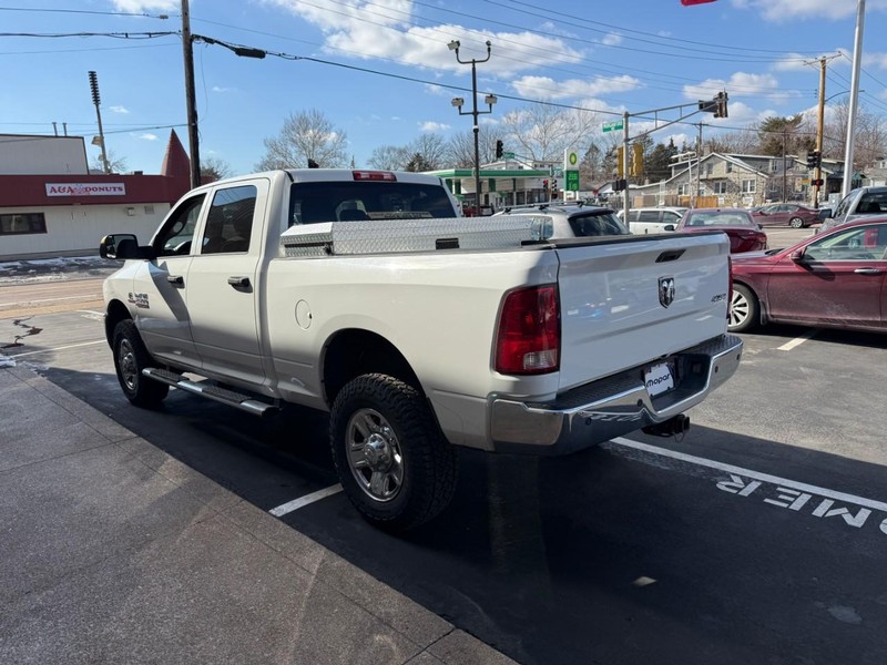 Ram 2500 Vehicle Full-screen Gallery Image 04