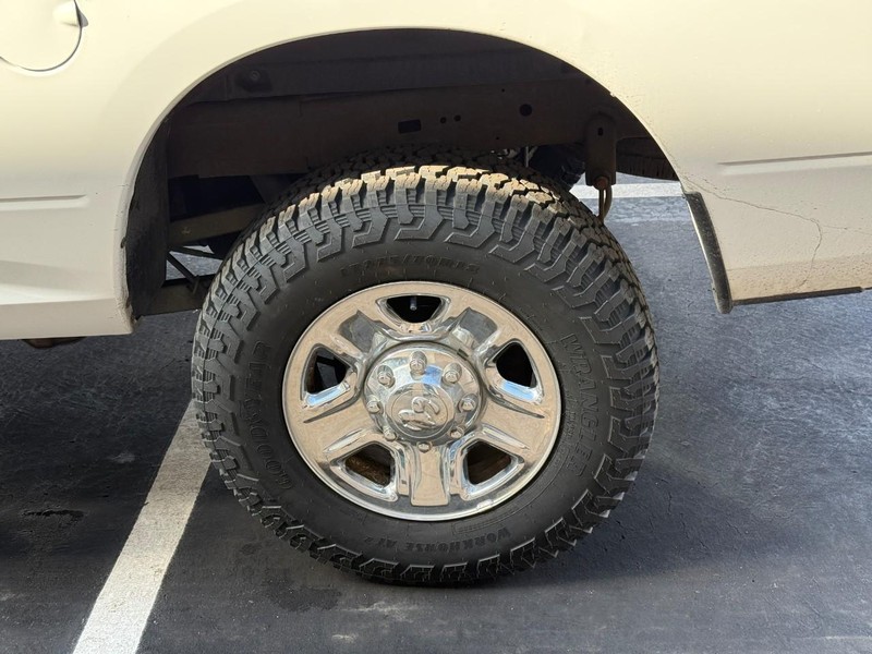 Ram 2500 Vehicle Full-screen Gallery Image 05