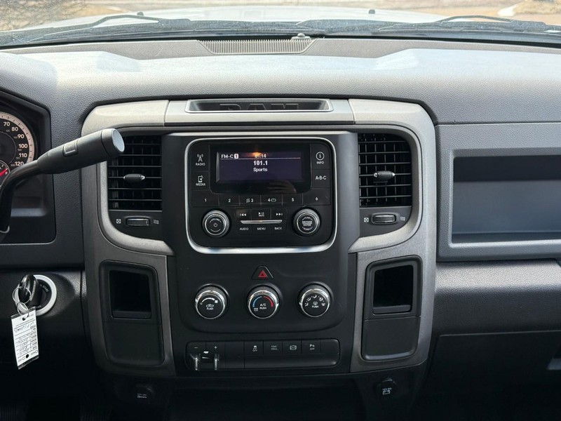Ram 2500 Vehicle Full-screen Gallery Image 12