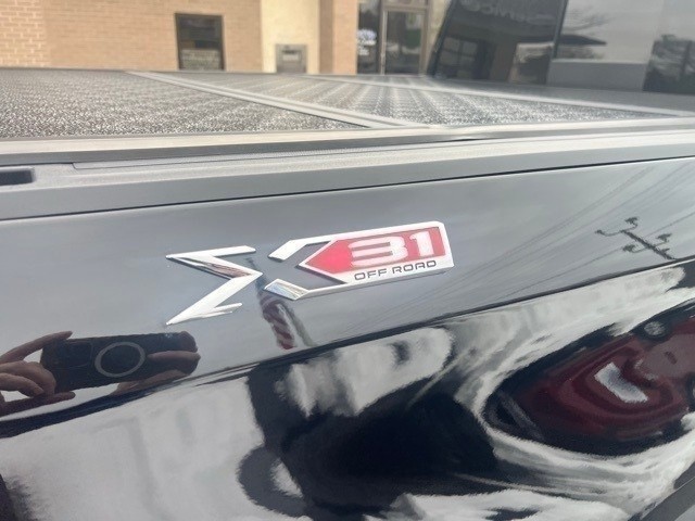 GMC Sierra 1500 Vehicle Full-screen Gallery Image 05