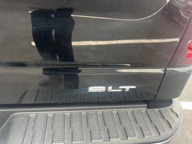 GMC Sierra 1500 Vehicle Full-screen Gallery Image 06