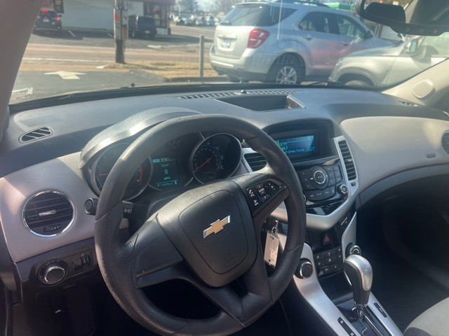 Chevrolet Cruze Vehicle Full-screen Gallery Image 5