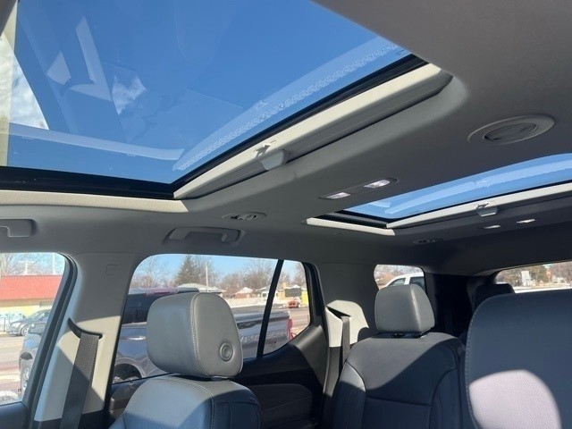 Chevrolet Traverse Vehicle Full-screen Gallery Image 12