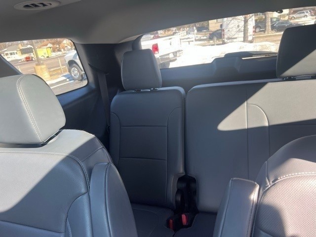 Chevrolet Traverse Vehicle Full-screen Gallery Image 15