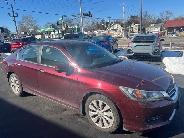 Honda Accord Sedan Vehicle Full-screen Gallery Image 3