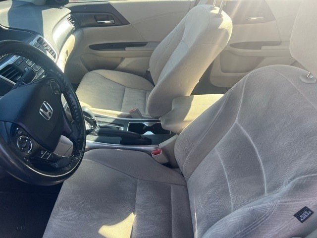 Honda Accord Sedan Vehicle Full-screen Gallery Image 7