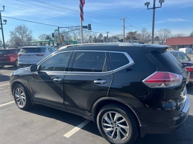 Nissan Rogue Vehicle Full-screen Gallery Image 6