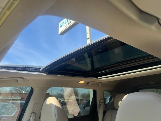 Nissan Rogue Vehicle Full-screen Gallery Image 8