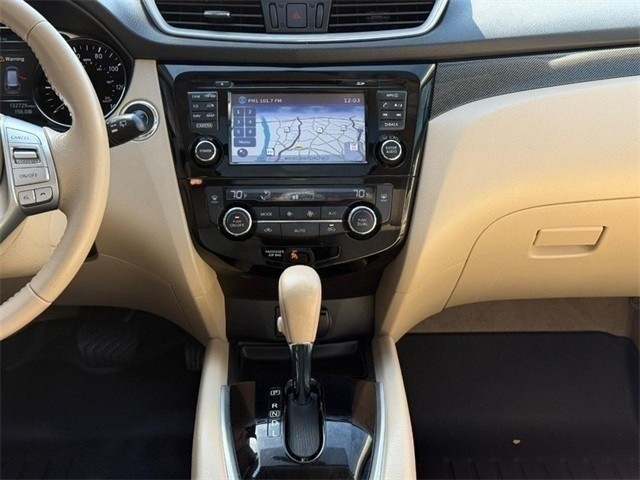 Nissan Rogue Vehicle Full-screen Gallery Image 15