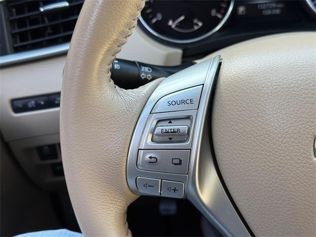 Nissan Rogue Vehicle Full-screen Gallery Image 20