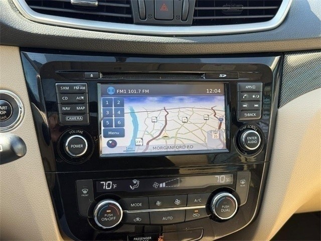 Nissan Rogue Vehicle Full-screen Gallery Image 25