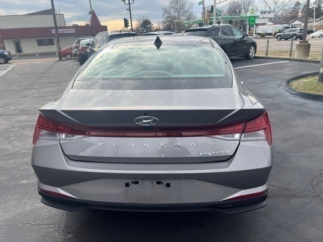 Hyundai Elantra Hybrid Vehicle Full-screen Gallery Image 5