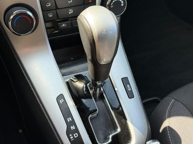 Chevrolet Cruze Vehicle Full-screen Gallery Image 22