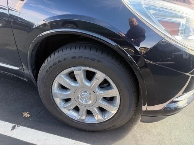 Buick Enclave Vehicle Full-screen Gallery Image 3