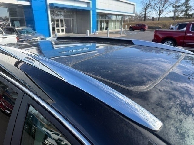 Buick Enclave Vehicle Full-screen Gallery Image 4