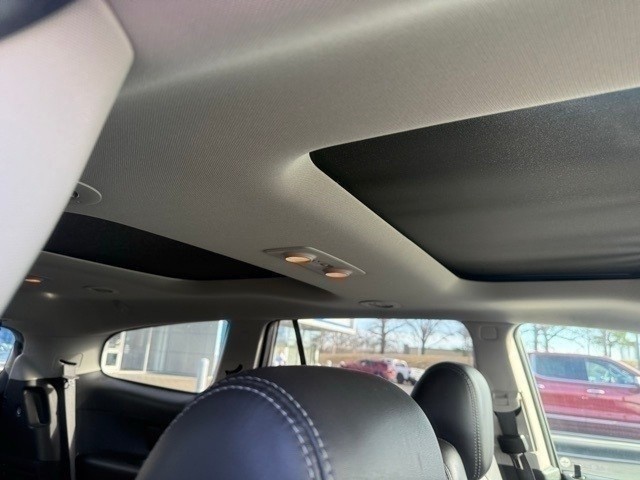 Buick Enclave Vehicle Full-screen Gallery Image 8