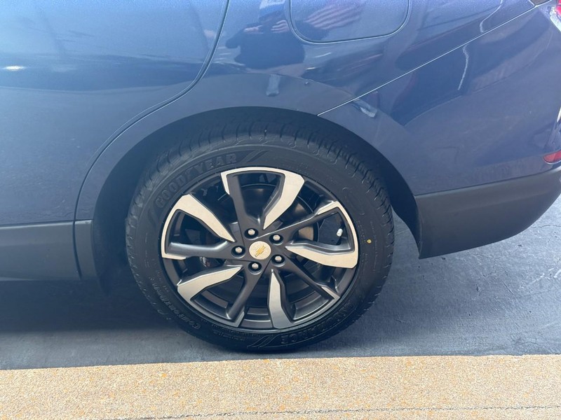 Chevrolet Equinox Vehicle Full-screen Gallery Image 5