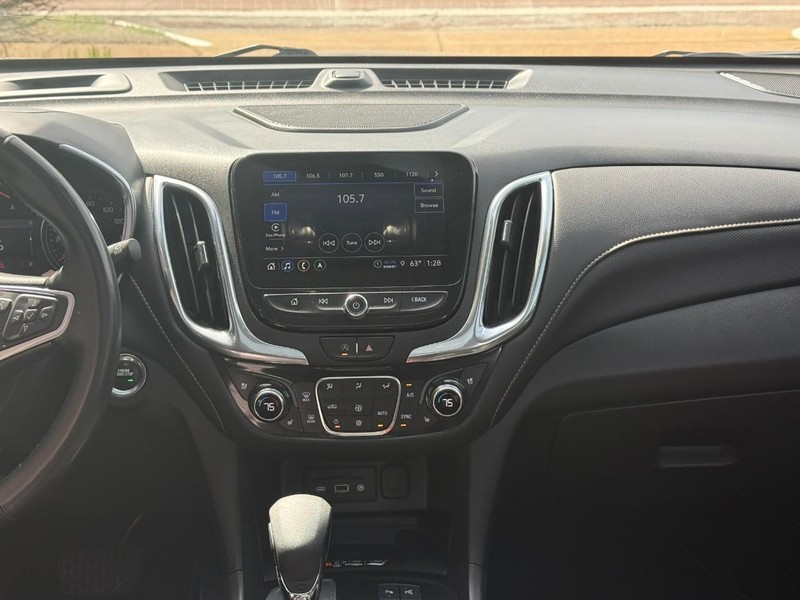 Chevrolet Equinox Vehicle Full-screen Gallery Image 12