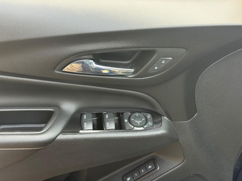 Chevrolet Equinox Vehicle Full-screen Gallery Image 14