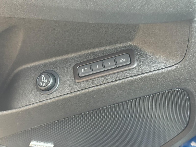 Chevrolet Equinox Vehicle Full-screen Gallery Image 15