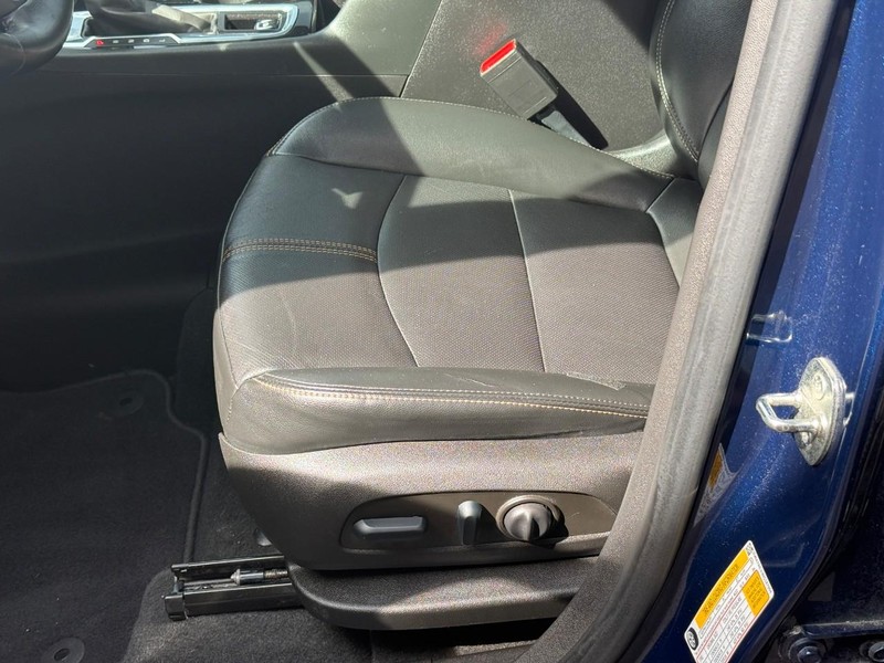 Chevrolet Equinox Vehicle Full-screen Gallery Image 16