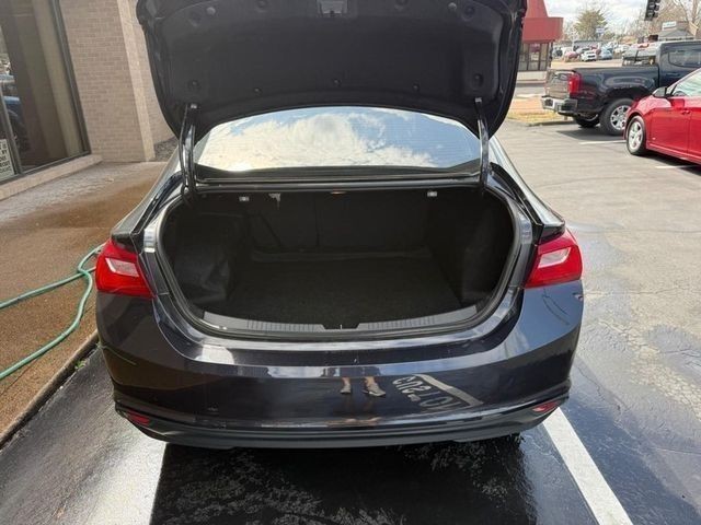 Chevrolet Malibu Vehicle Full-screen Gallery Image 06