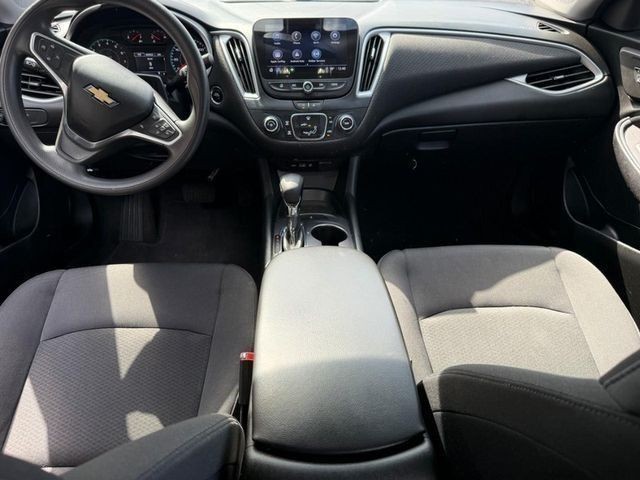 Chevrolet Malibu Vehicle Full-screen Gallery Image 11