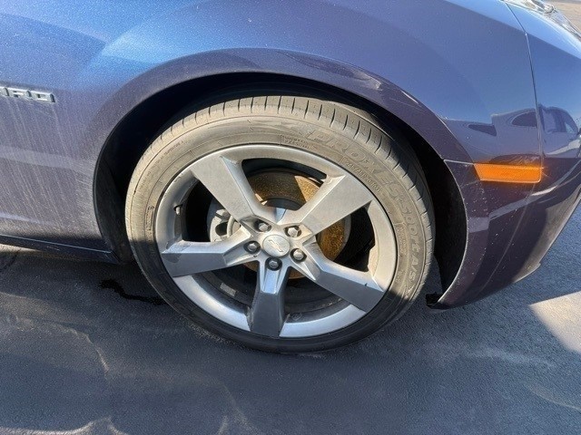 Chevrolet Camaro Vehicle Full-screen Gallery Image 2