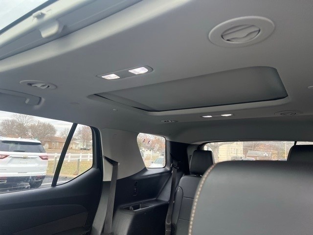 Chevrolet Traverse Vehicle Full-screen Gallery Image 9