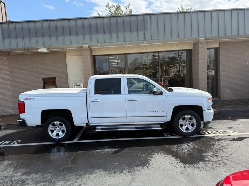 Chevrolet Silverado 1500 Vehicle Full-screen Gallery Image 2
