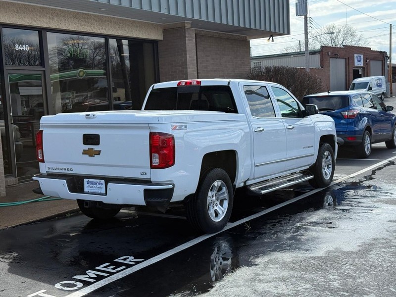 Chevrolet Silverado 1500 Vehicle Full-screen Gallery Image 3