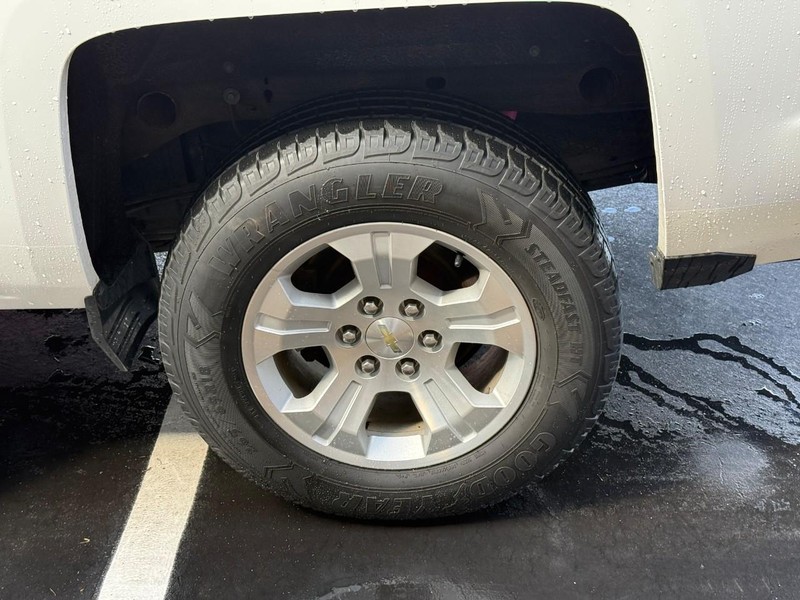 Chevrolet Silverado 1500 Vehicle Full-screen Gallery Image 5