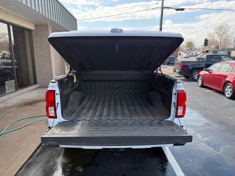 Chevrolet Silverado 1500 Vehicle Full-screen Gallery Image 6