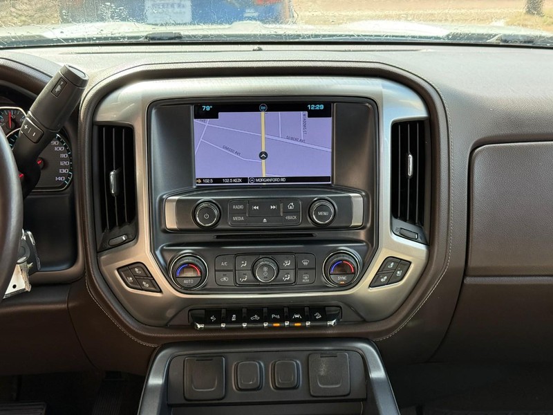 Chevrolet Silverado 1500 Vehicle Full-screen Gallery Image 13