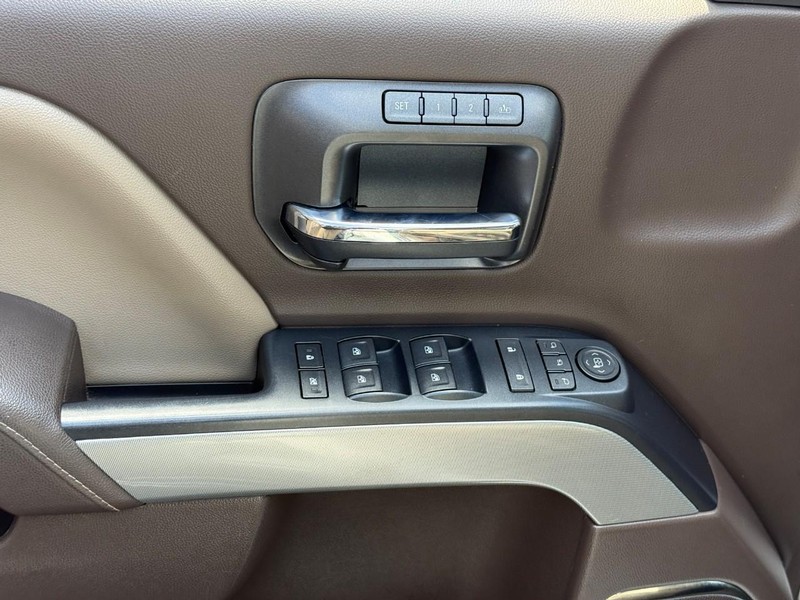 Chevrolet Silverado 1500 Vehicle Full-screen Gallery Image 15