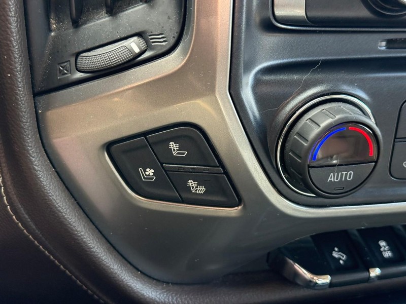 Chevrolet Silverado 1500 Vehicle Full-screen Gallery Image 22