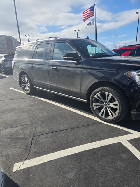 Ford Expedition Max Vehicle Full-screen Gallery Image 2