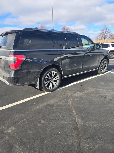 Ford Expedition Max Vehicle Full-screen Gallery Image 3