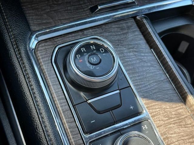 Ford Expedition Max Vehicle Full-screen Gallery Image 25