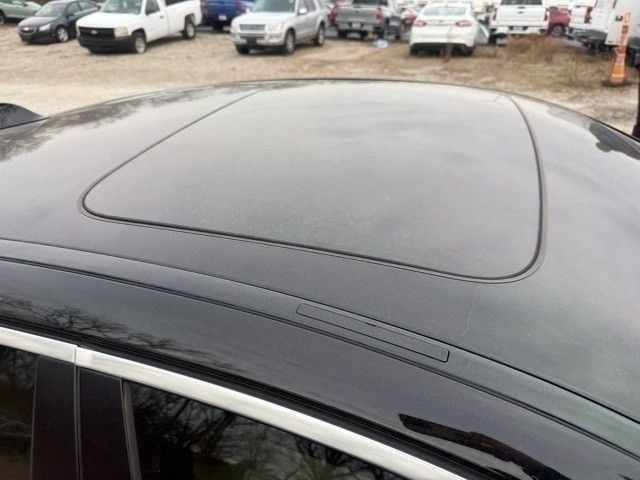 BMW 5 Series Vehicle Full-screen Gallery Image 05