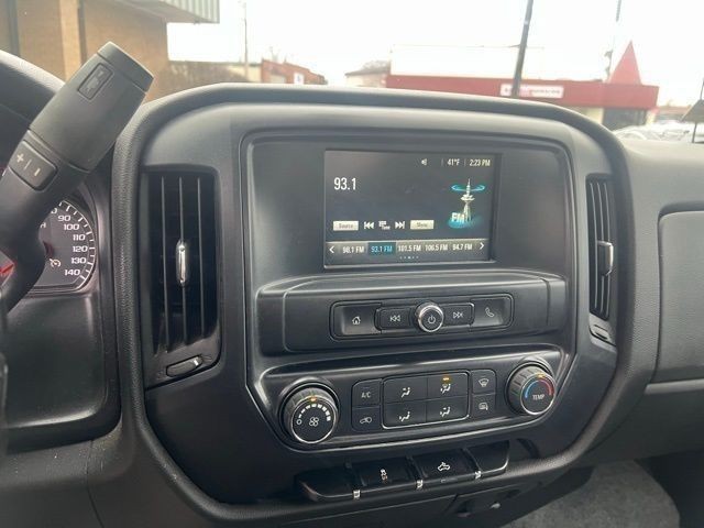 Chevrolet Silverado 1500 Vehicle Full-screen Gallery Image 09