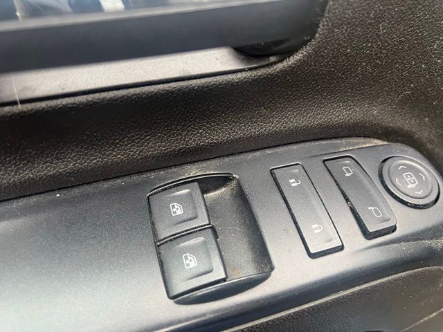 Chevrolet Silverado 1500 Vehicle Full-screen Gallery Image 10